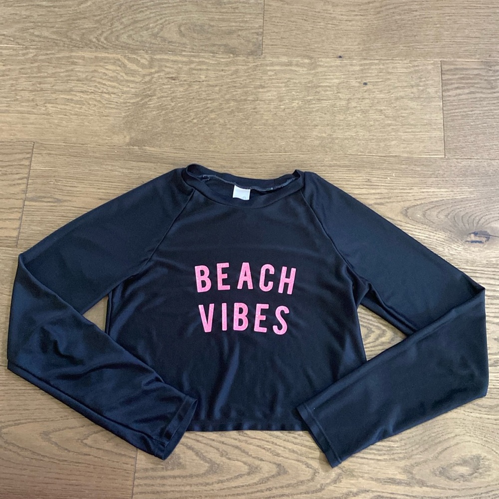 More Than Magic Girl’s Cropped “Beach Vibes” Rashguard